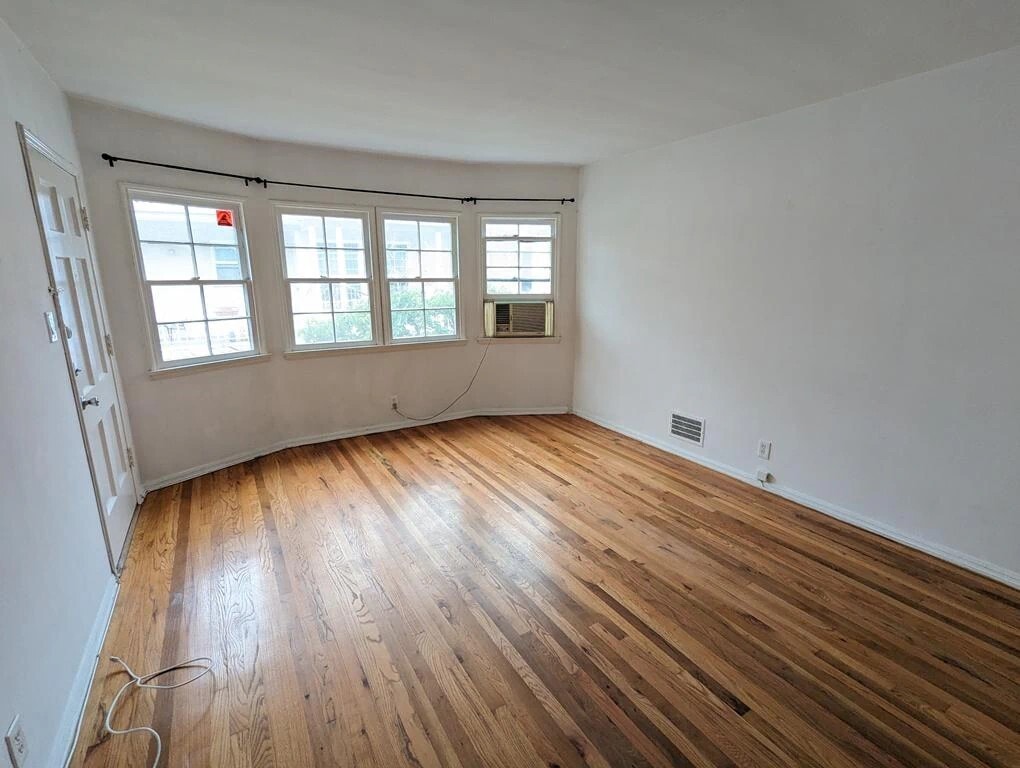 Building Photo - 838 N Sweetzer Ave