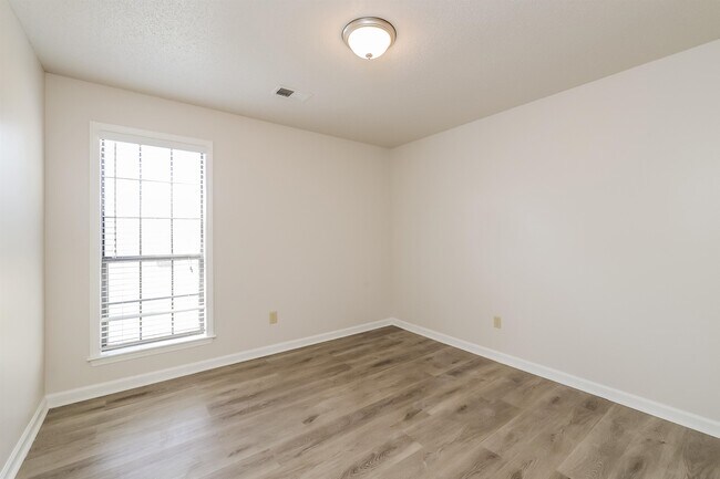 Building Photo - 7325 English Cove