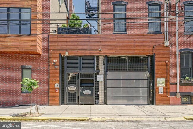 Building Photo - 1247 E Columbia Ave