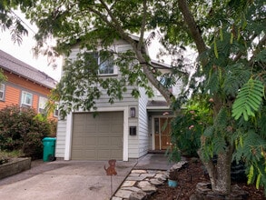 Building Photo - 6705 NE Mallory Ave