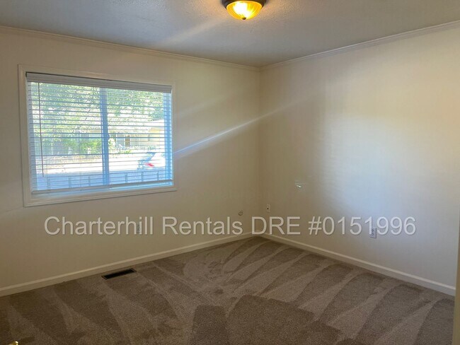 Building Photo - Larkfield -spacious single level with attached one car garage - backs to the old Wikiup Golf Course!