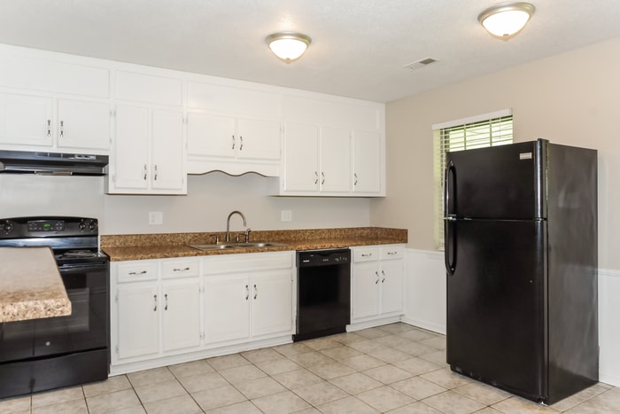 Building Photo - 507 Plum Dr SW
