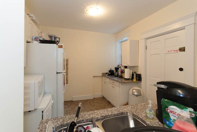 Building Photo - Modern Brookline 3bed / 1bath apartment on Saint Paul St near Boston University