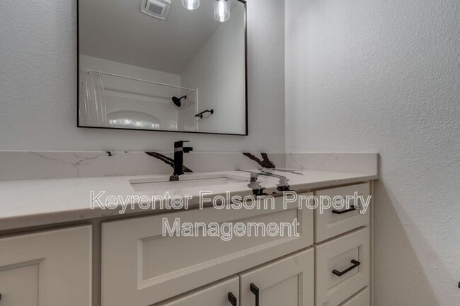 Building Photo - 5800 McKinley Dr