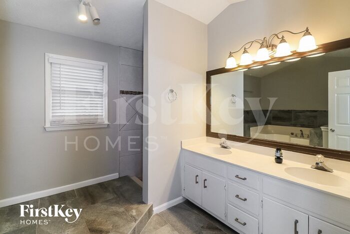 Building Photo - 722 Altman Ct
