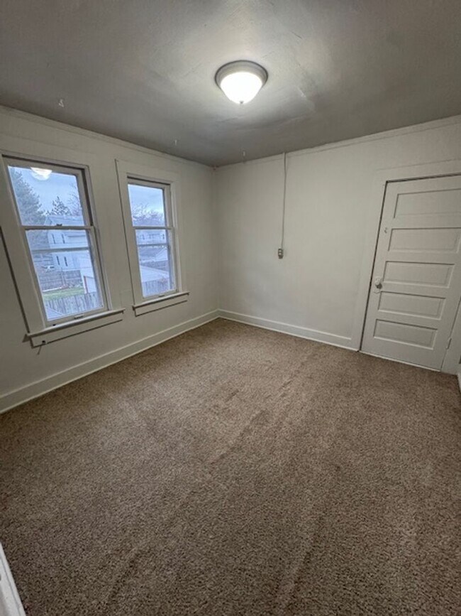 Building Photo - 928 Rivermet Ave