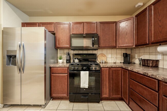 Building Photo - Turnkey Living in Owasso, Stylish Furnished 3-Bed Home with Pond & 2-Car Garage!