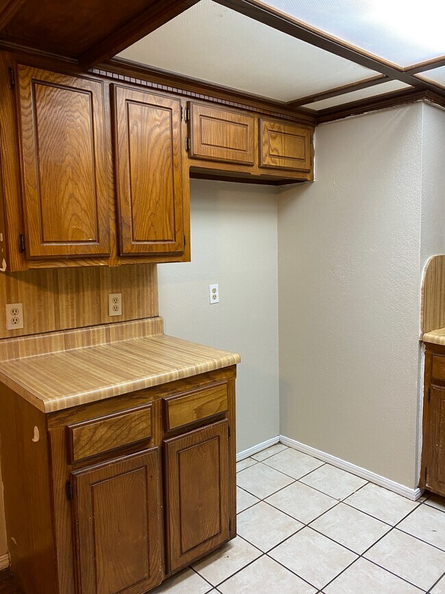 Building Photo - 12602 Abbotts Way