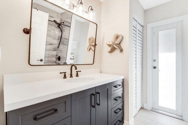 Building Photo - 15866 Alexander Run