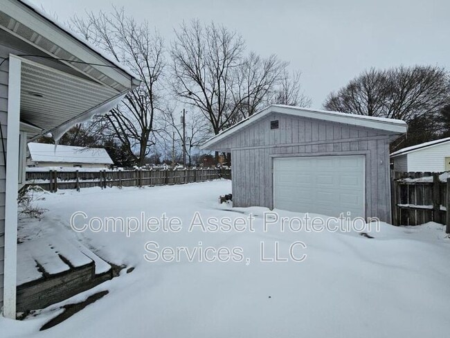 Building Photo - 111 Laurel St