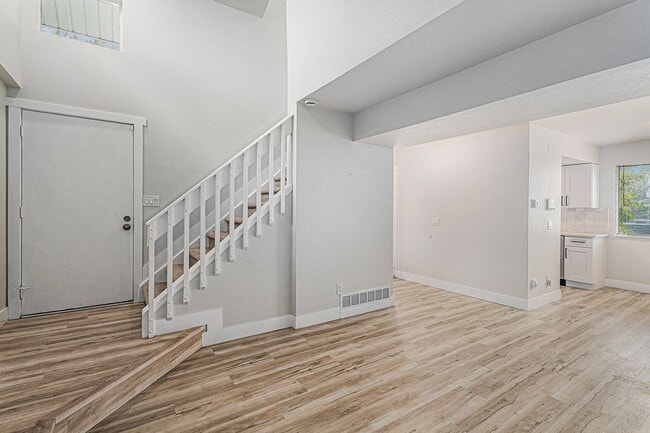 Building Photo - Spacious 1 Bed 1 Bath LOFT in the heart of...