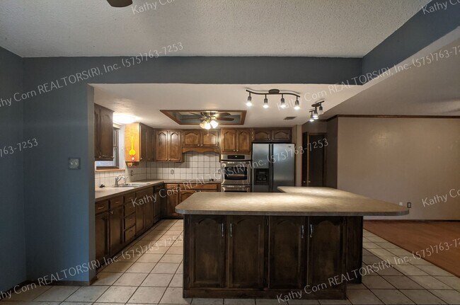 Building Photo - Spacious Luxury in Colonial Park