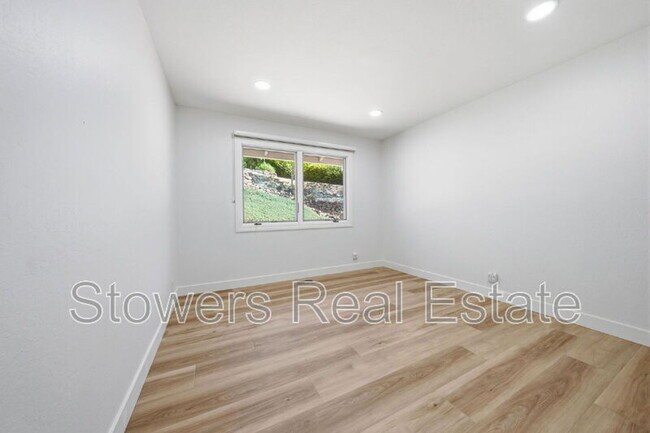 Building Photo - 155 Mountain Canyon Pl