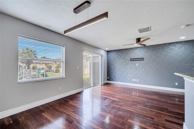 Building Photo - 200 Sterling Springs Ln