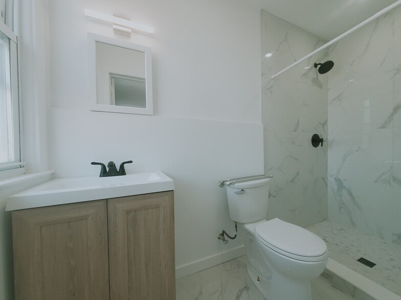 Building Photo - 23 Madison Pl