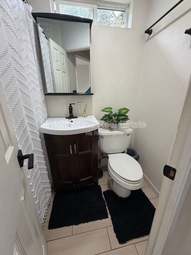 Building Photo - 2987 Clay Ave