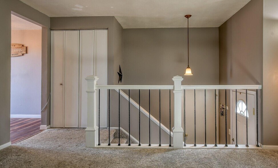 Building Photo - 495 Avenida del Cielo
