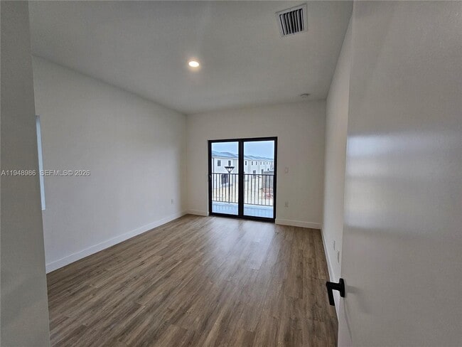 Building Photo - 215 NW 13th Pl