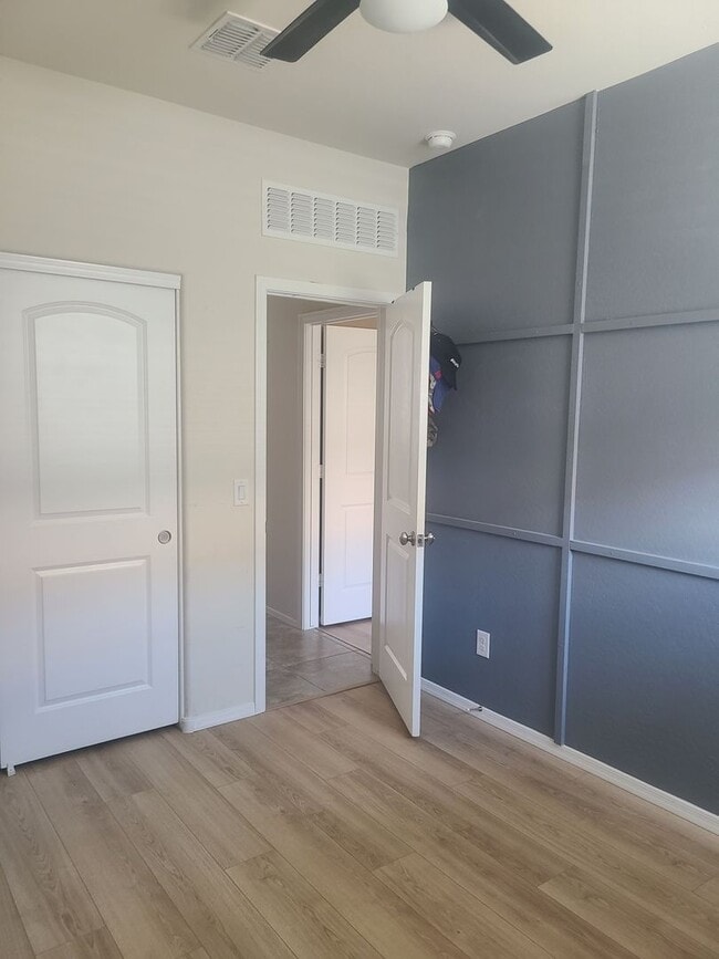 Building Photo - 3 Bedroom, 2 Bath Home Available 08/01/25!!
