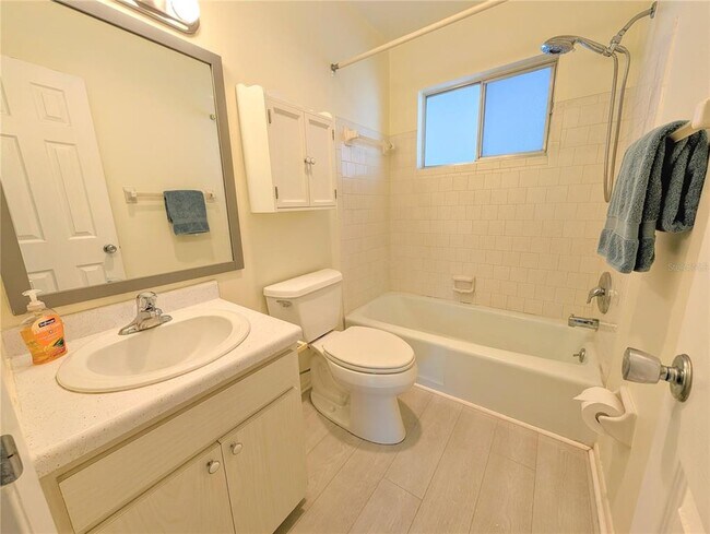 Building Photo - 2340 Canal Dr