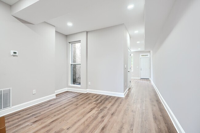 Building Photo - Homewood