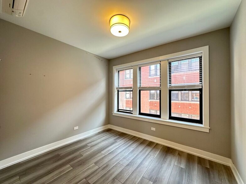 Building Photo - 3946.5 N Janssen Ave