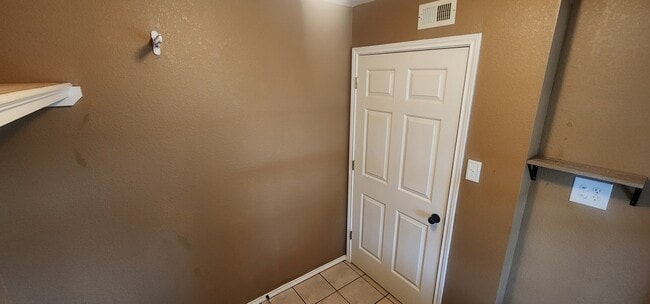 Building Photo - 807 Sabinas St