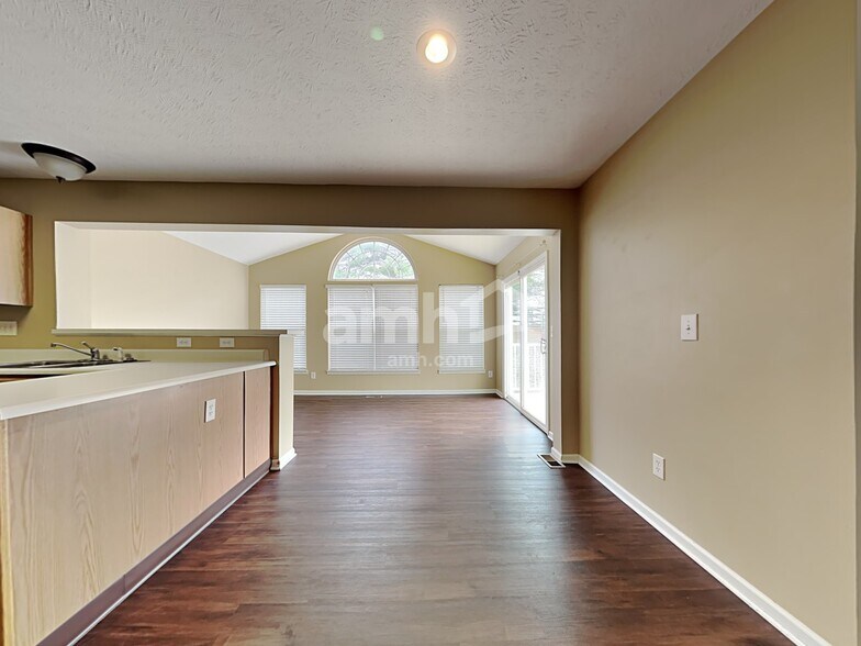 Building Photo - 581 Indian Lake Dr