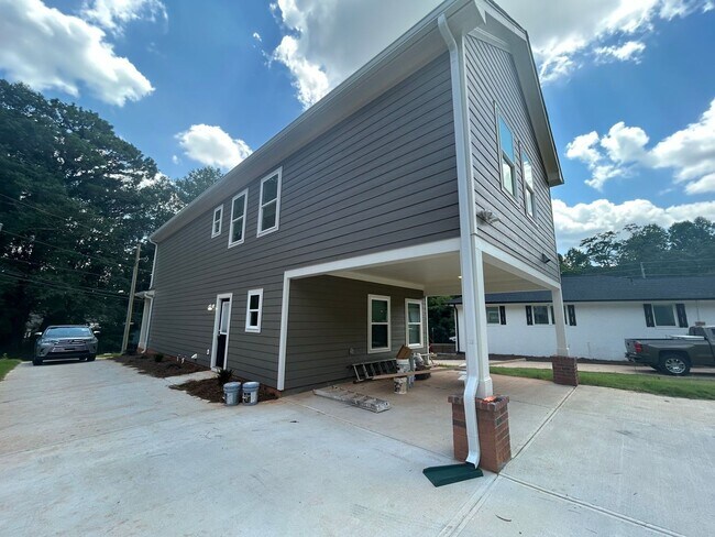 Building Photo - NOW LEASING FOR AUGUST 2026!