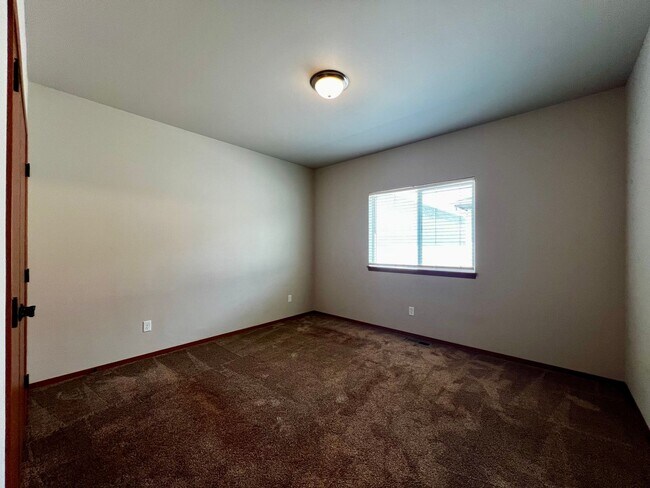 Building Photo - 712 N 30th Ave