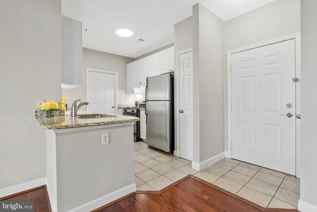 Building Photo - 501 Hungerford Dr
