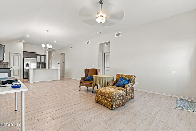 Building Photo - 13965 Margaret Ponce Ave
