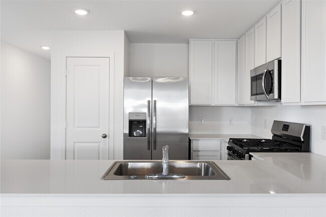 Building Photo - 16854 Great Highlands Dr