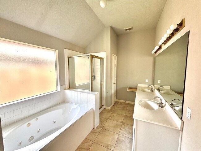 Building Photo - 19218 Misty Cove Dr