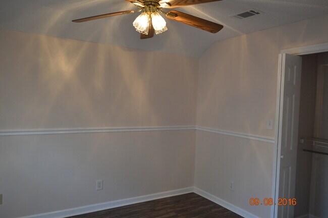 Building Photo - 1115 Hickory Ave