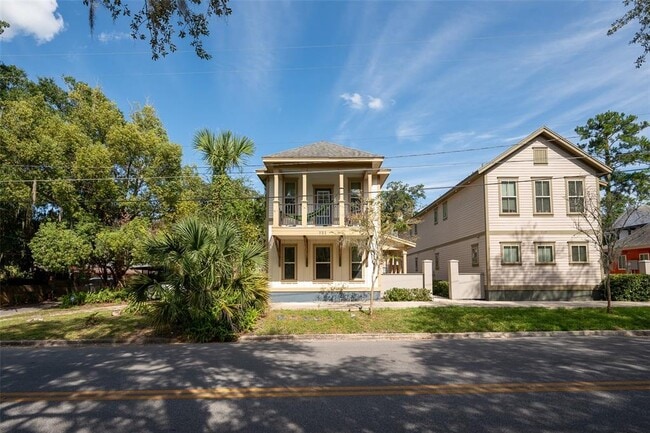 Building Photo - 711 NW 10th St