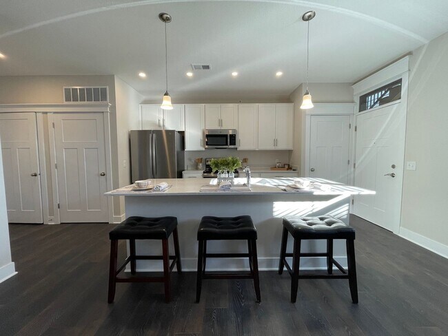 Building Photo - New 2 Bedroom 2 Bathroom Flat in Ralston