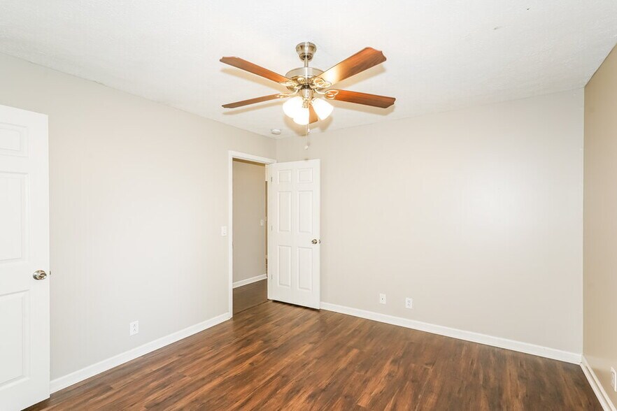 Building Photo - 1502 Cedardale Rd