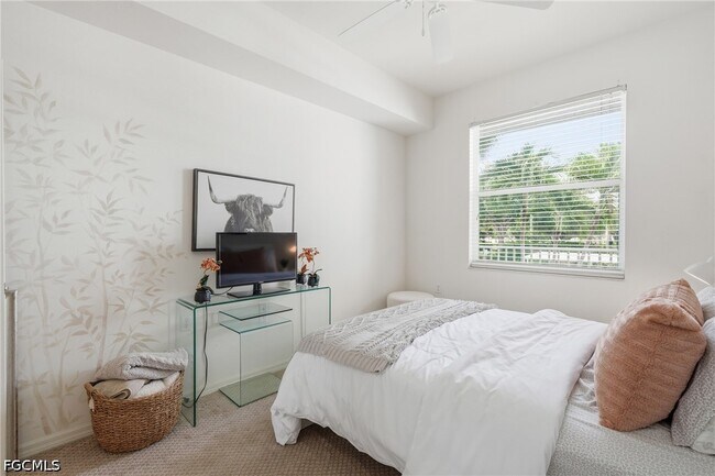 Building Photo - 10480 Washingtonia Palm Way