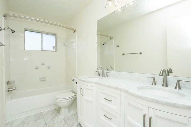 Building Photo - 1418 Crawley Ct