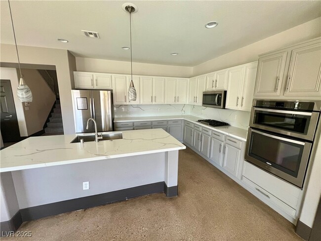 Building Photo - 604 Celso Ct