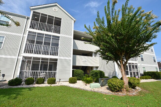 Building Photo - Spacious Condo Beautifully Furnished