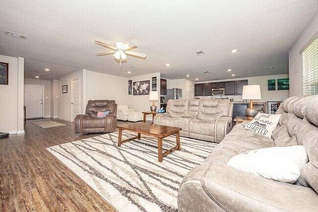 Building Photo - 9125 Bellewood Dr