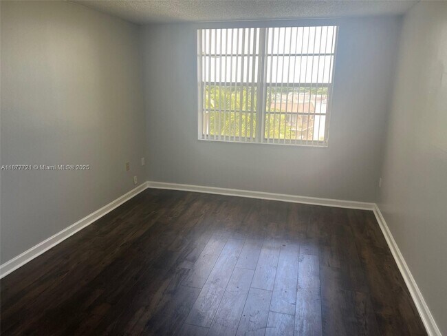 Building Photo - 13120 SW 92nd Ave