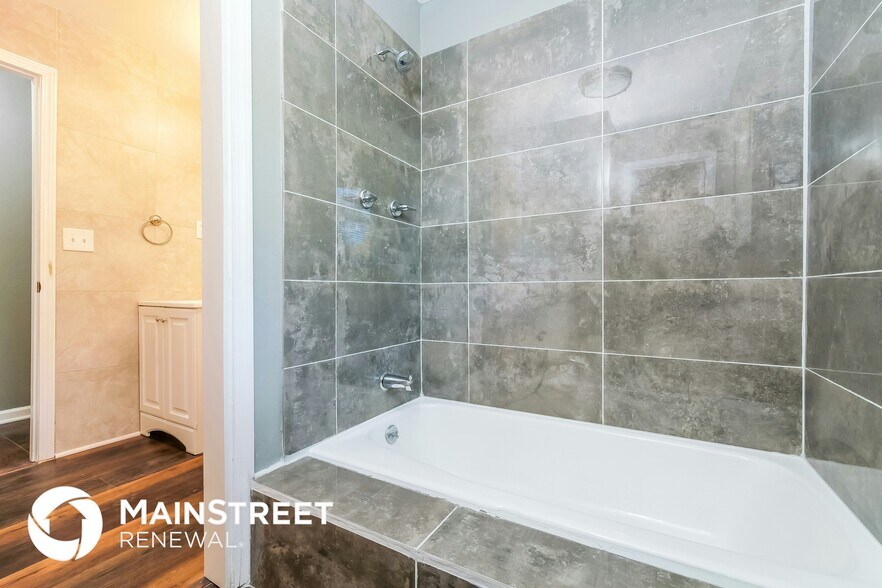 Building Photo - 404 SW Keystone Ct