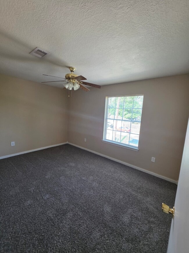 Building Photo - 24023 Strong Pine Dr
