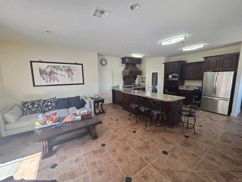 Kitchen & Family Rm - 5102 La Palma Ave