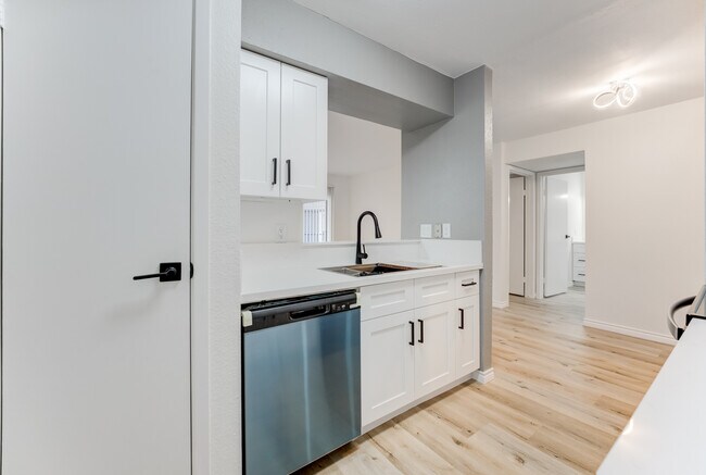 Building Photo - 18511 Egret Bay Blvd