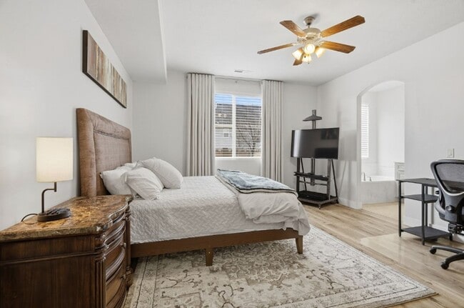 Building Photo - FULLY FURNISHED 3 Bed/2.5 Bath Home!