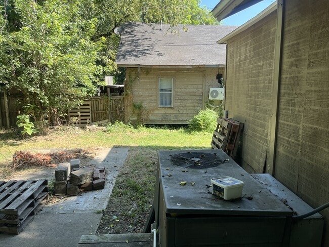 Building Photo - 319 N G St